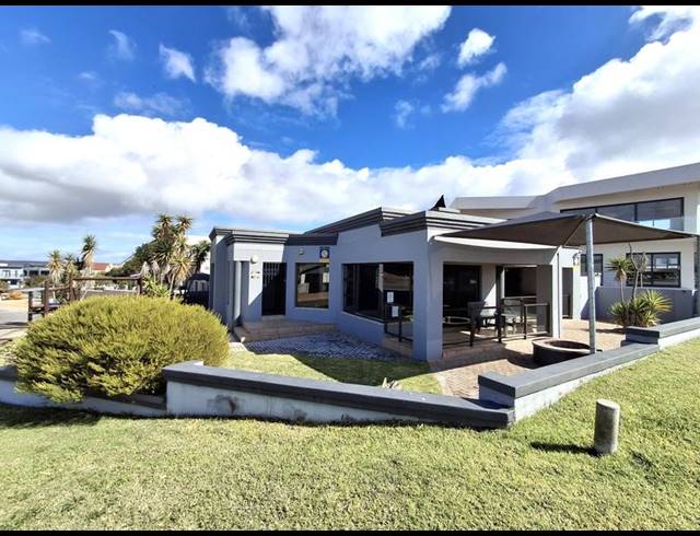 4 BEDROOM HOUSE FOR SALE IN BRITANNIA BAY